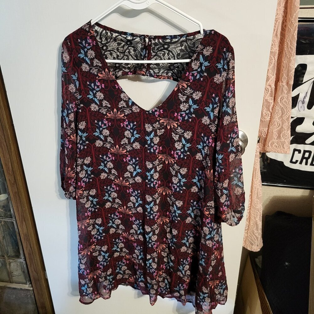 WOMANS TEMPTED FLORAL MINI DRESS CUT OUT BACK SZ M